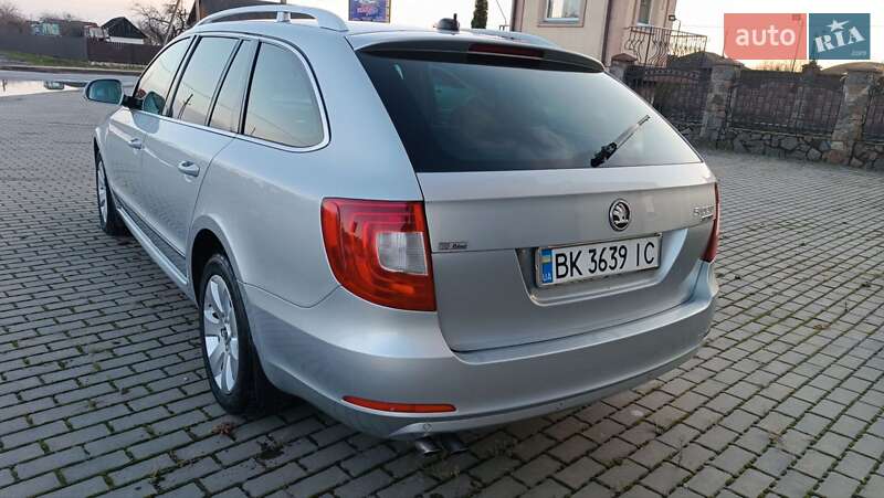 Універсал Skoda Superb 2011 в Сарнах