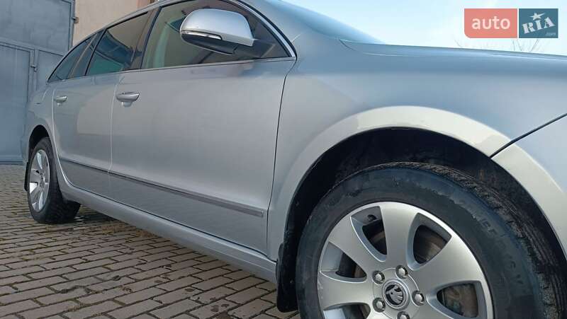 Універсал Skoda Superb 2011 в Сарнах