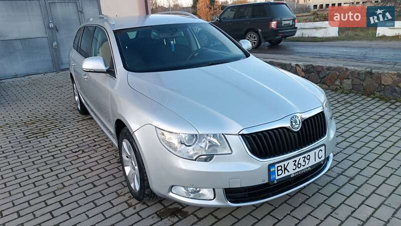 Універсал Skoda Superb 2011 в Сарнах