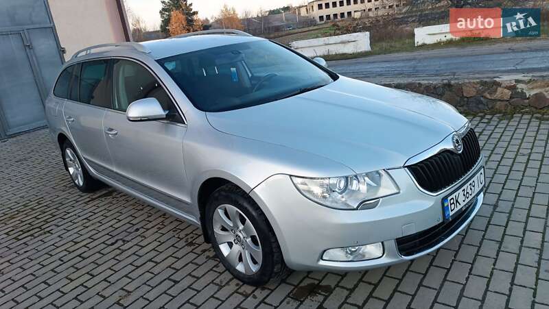 Універсал Skoda Superb 2011 в Сарнах