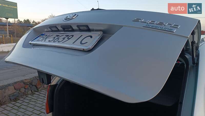 Універсал Skoda Superb 2011 в Сарнах