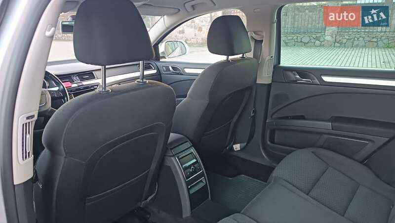 Універсал Skoda Superb 2011 в Сарнах