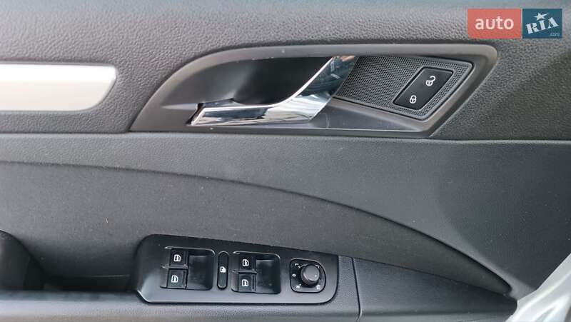 Універсал Skoda Superb 2011 в Сарнах