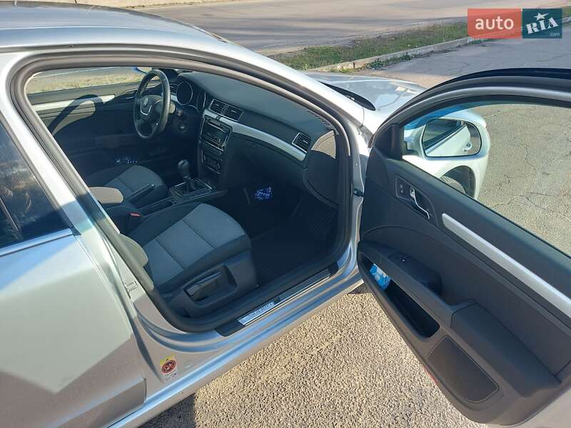Лифтбек Skoda Superb 2012 в Каменском
