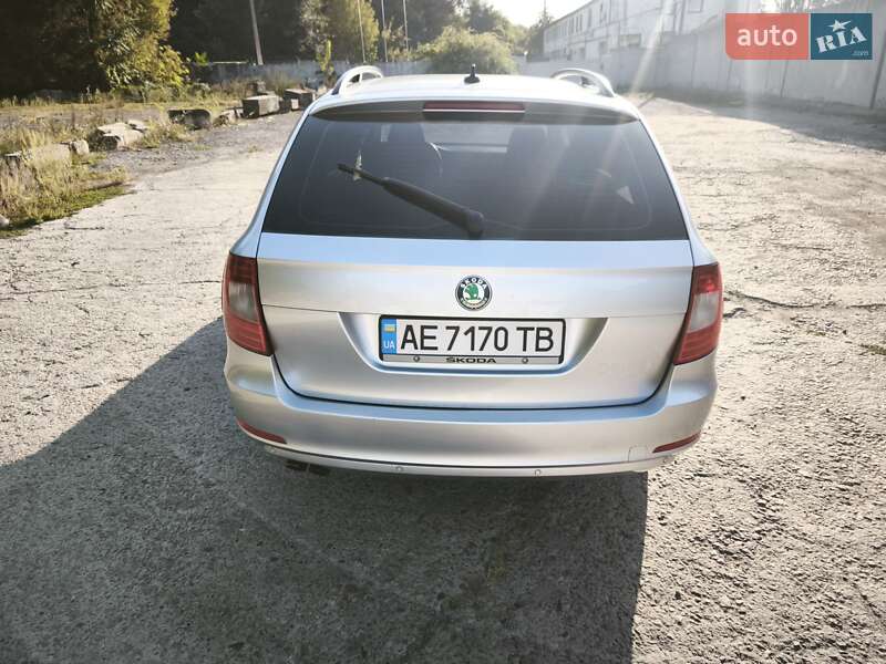 Універсал Skoda Superb 2011 в Дніпрі фото 11 Універсал Skoda Superb 2011 в Дніпрі