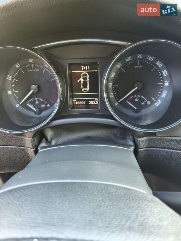 Універсал Skoda Superb 2011 в Дніпрі фото 17 Універсал Skoda Superb 2011 в Дніпрі