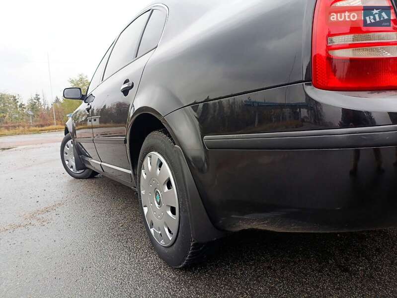 Лифтбек Skoda Superb 2004 в Житомире