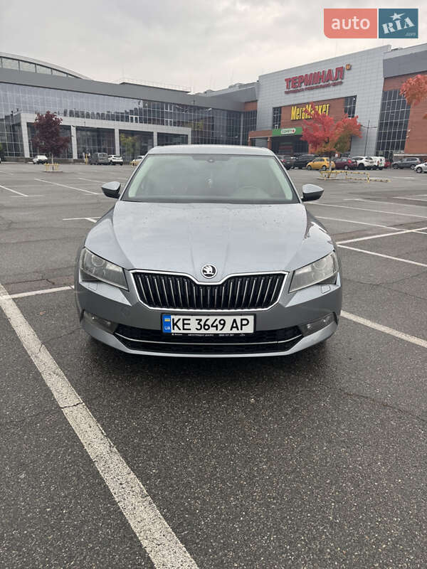 Лифтбек Skoda Superb 2016 в Киеве