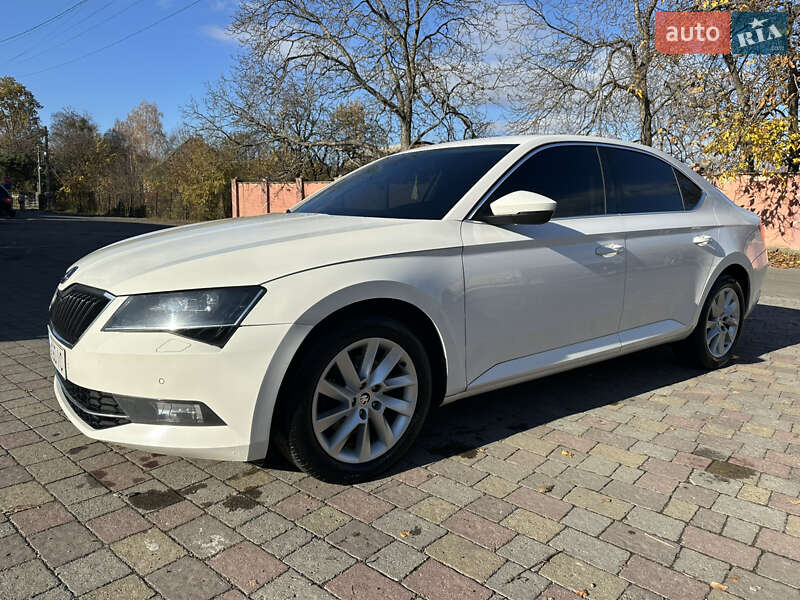 Лифтбек Skoda Superb 2016 в Мукачево фото Лифтбек Skoda Superb 2016 в Мукачево
