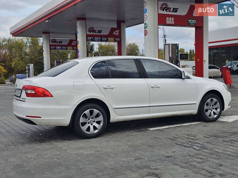 Лифтбек Skoda Superb 2013 в Запорожье