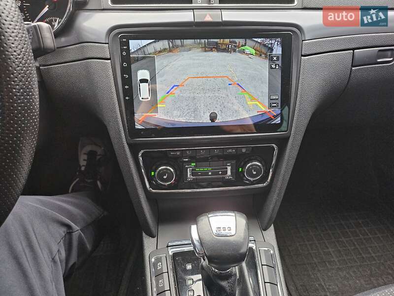 Универсал Skoda Superb 2012 в Вараше