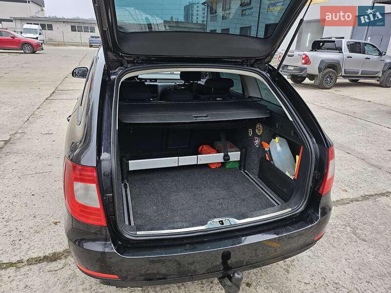 Универсал Skoda Superb 2012 в Вараше