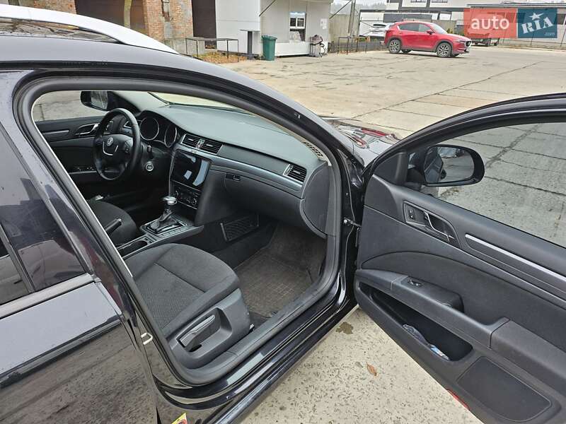 Универсал Skoda Superb 2012 в Вараше