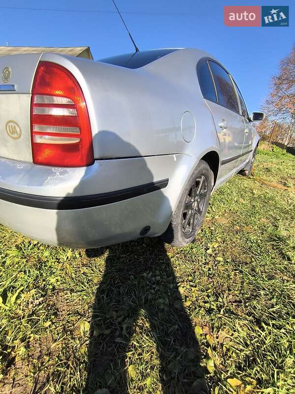 Ліфтбек Skoda Superb 2004 в Ужгороді