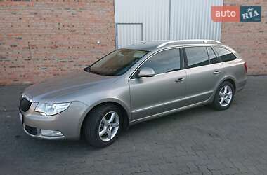 Универсал Skoda Superb 2011 в Сарнах