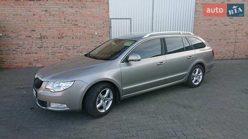Универсал Skoda Superb 2011 в Сарнах
