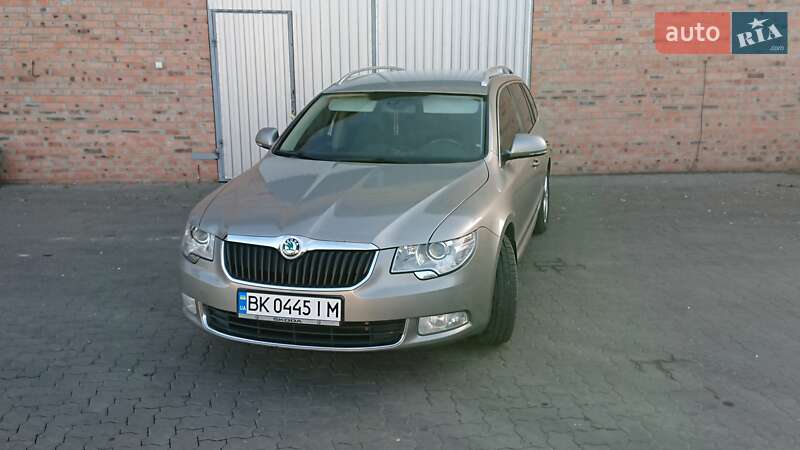 Универсал Skoda Superb 2011 в Сарнах