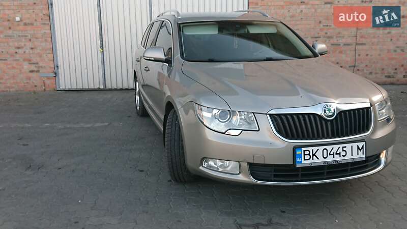 Универсал Skoda Superb 2011 в Сарнах