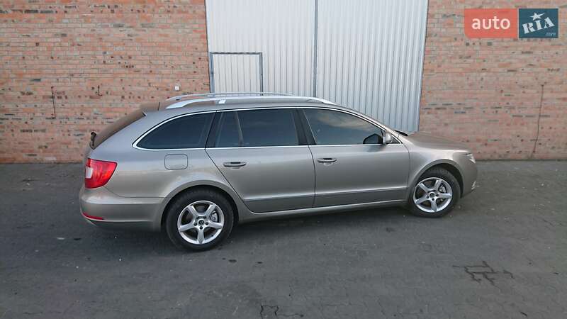 Универсал Skoda Superb 2011 в Сарнах