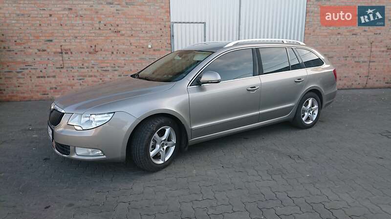 Универсал Skoda Superb 2011 в Сарнах