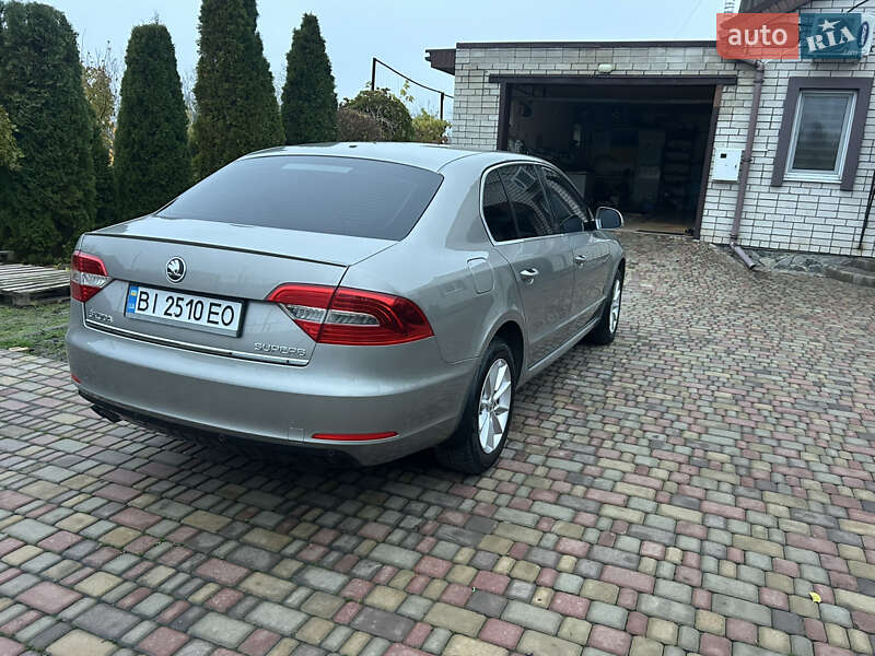 Лифтбек Skoda Superb 2013 в Хороле