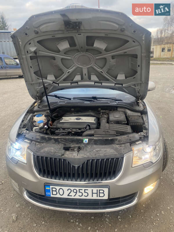 Універсал Skoda Superb 2012 в Тернополі
