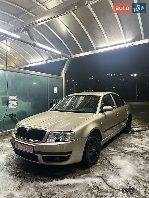 Лифтбек Skoda Superb 2003 в Черкассах