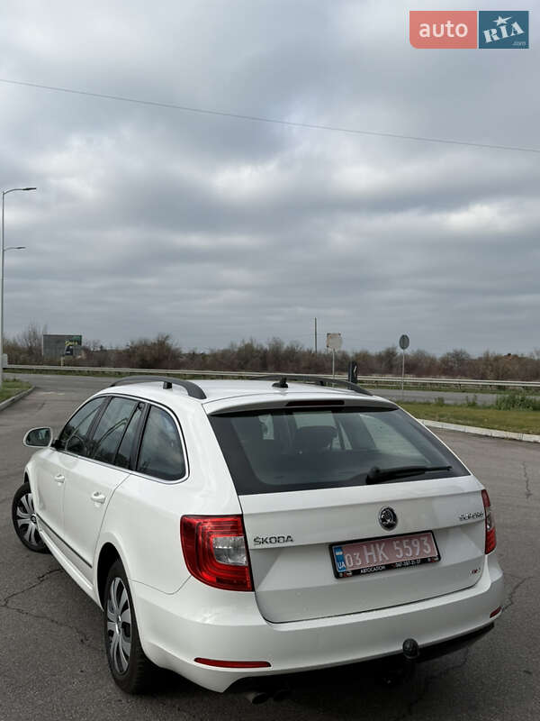Універсал Skoda Superb 2014 в Дніпрі