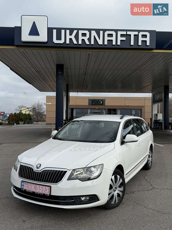 Універсал Skoda Superb 2014 в Дніпрі