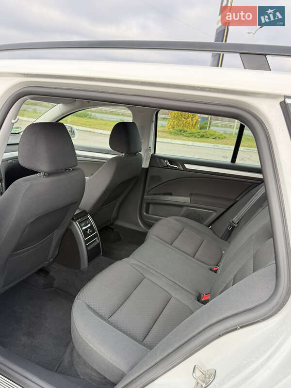 Універсал Skoda Superb 2014 в Дніпрі