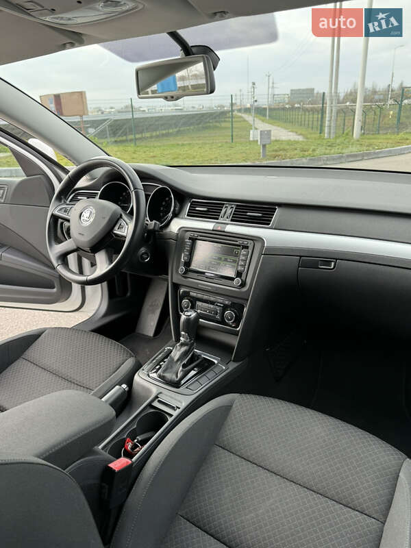 Універсал Skoda Superb 2014 в Дніпрі