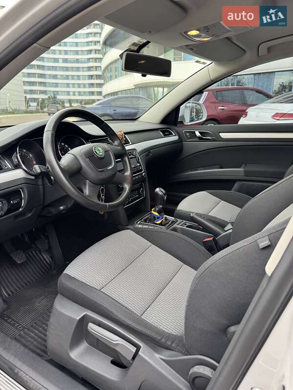 Лифтбек Skoda Superb 2012 в Одессе