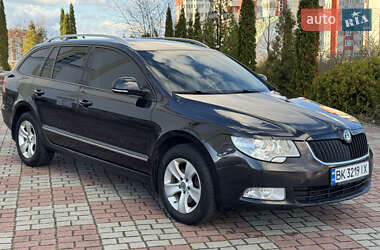 Универсал Skoda Superb 2012 в Вараше