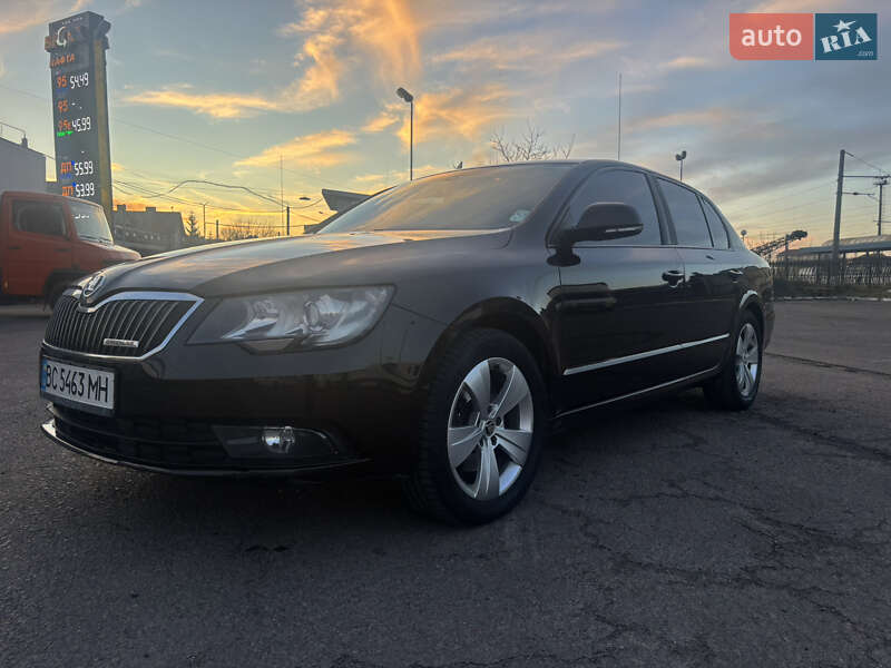 Ліфтбек Skoda Superb 2013 в Львові