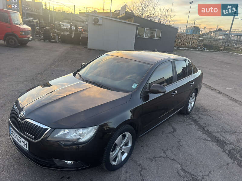 Ліфтбек Skoda Superb 2013 в Львові