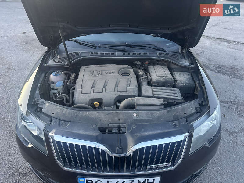 Ліфтбек Skoda Superb 2013 в Львові