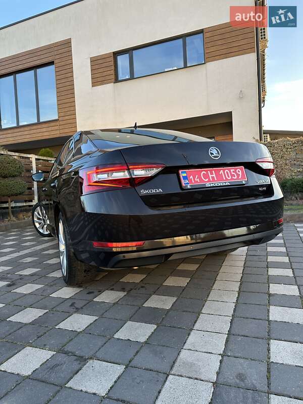 Ліфтбек Skoda Superb 2018 в Стрию