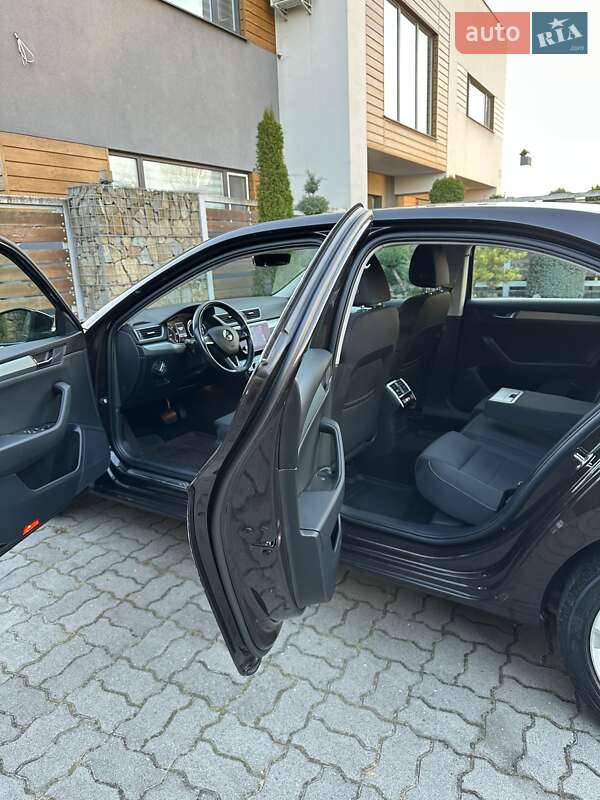 Ліфтбек Skoda Superb 2018 в Стрию