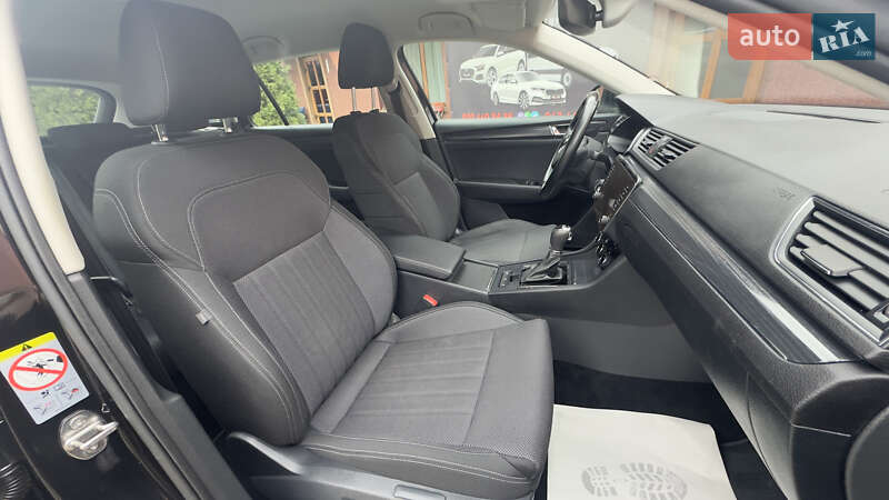 Универсал Skoda Superb 2022 в Сваляве