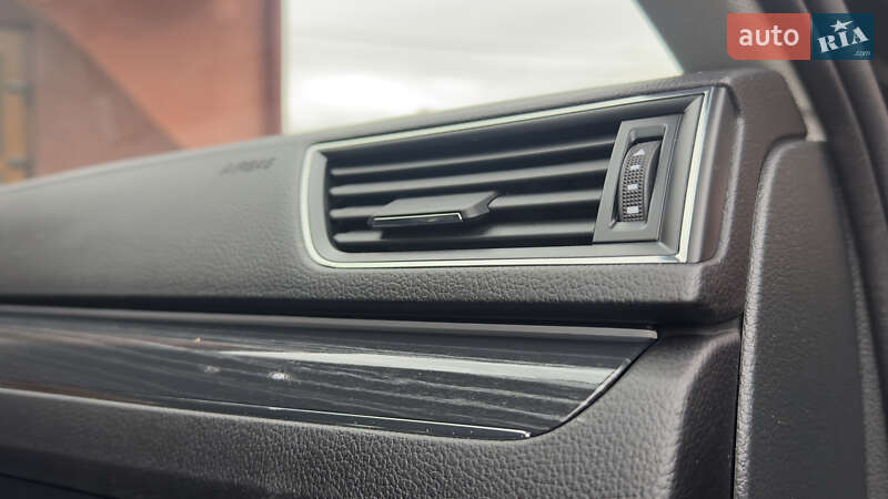 Универсал Skoda Superb 2022 в Сваляве