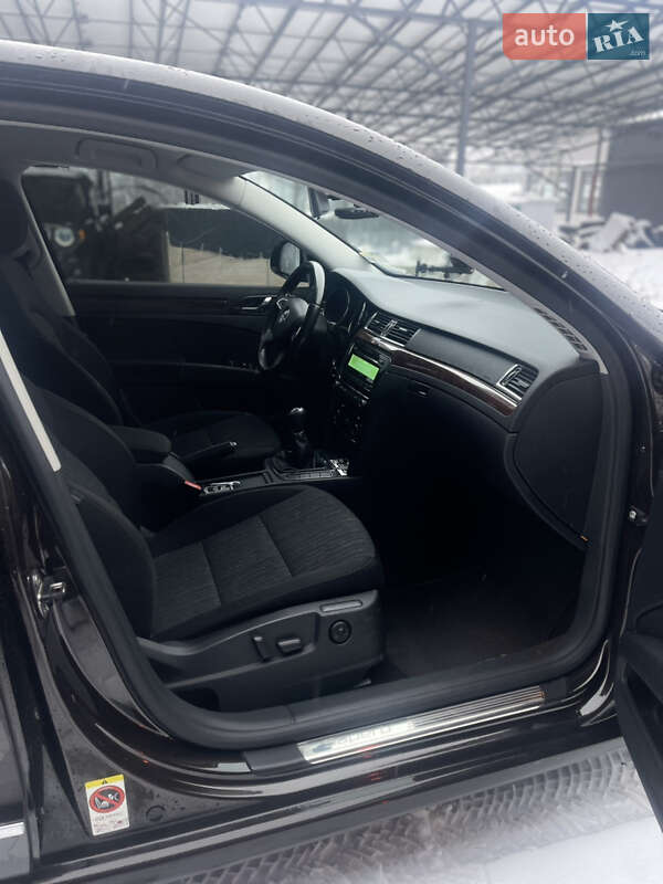 Лифтбек Skoda Superb 2014 в Львове