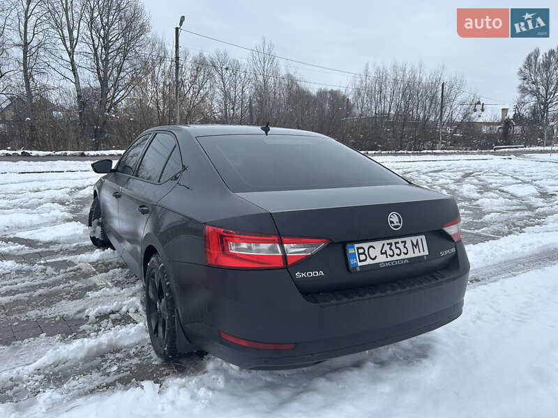 Лифтбек Skoda Superb 2016 в Мостиске