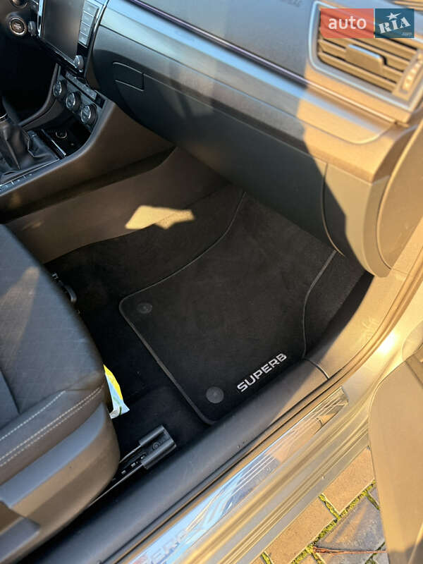 Ліфтбек Skoda Superb 2015 в Дрогобичі