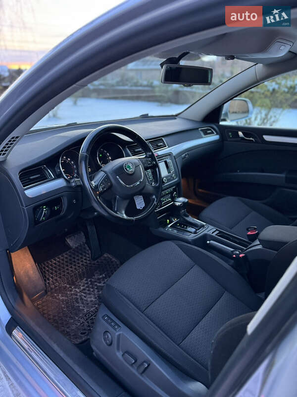 Универсал Skoda Superb 2011 в Почаеве