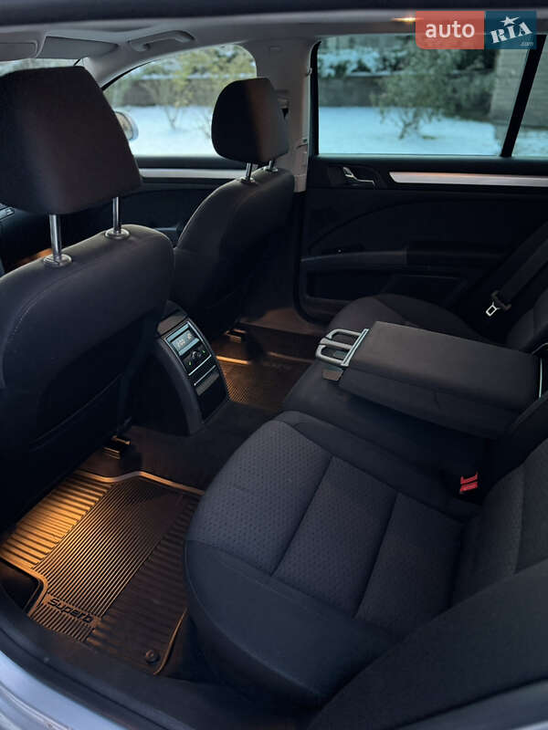 Универсал Skoda Superb 2011 в Почаеве