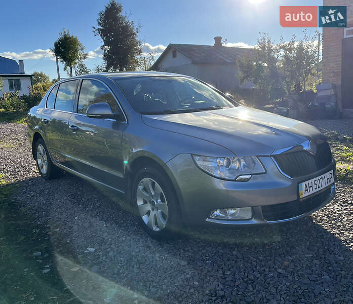 Лифтбек Skoda Superb 2012 в Львове