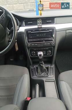 Ліфтбек Skoda Superb 2012 в Виноградові