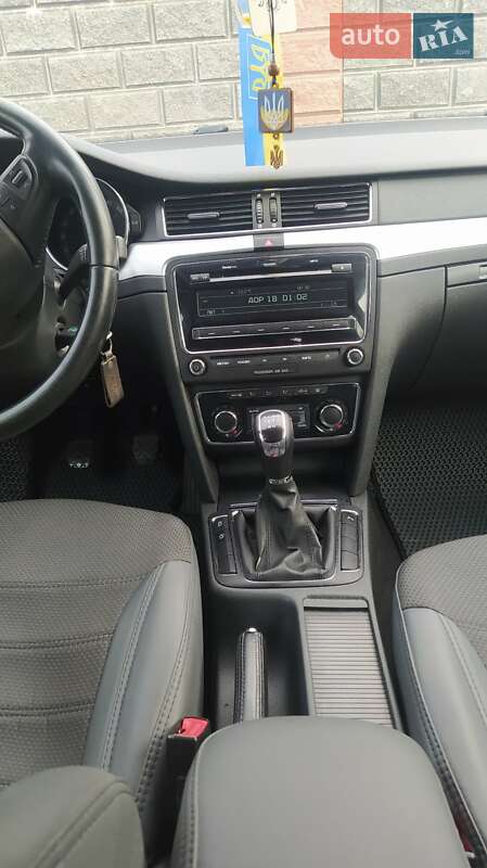 Ліфтбек Skoda Superb 2012 в Виноградові