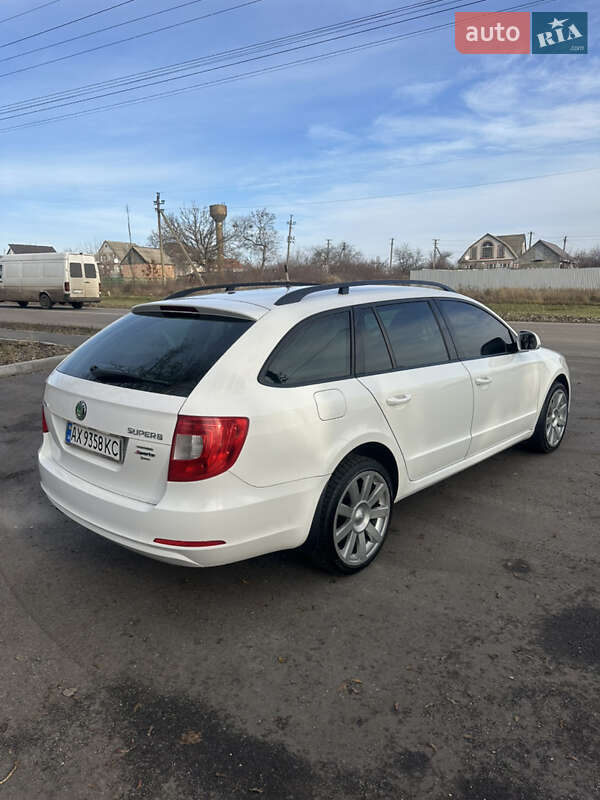 Універсал Skoda Superb 2011 в Харкові