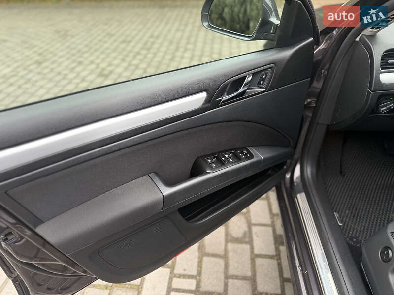 Универсал Skoda Superb 2010 в Самборе